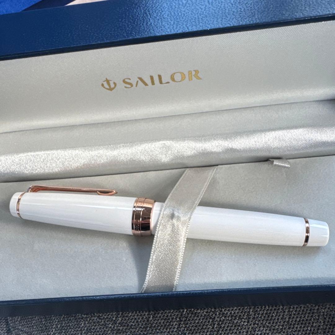 セーラー万年筆　プロフェッショナルギア　21金　ピンクゴールド　中細 (MF)