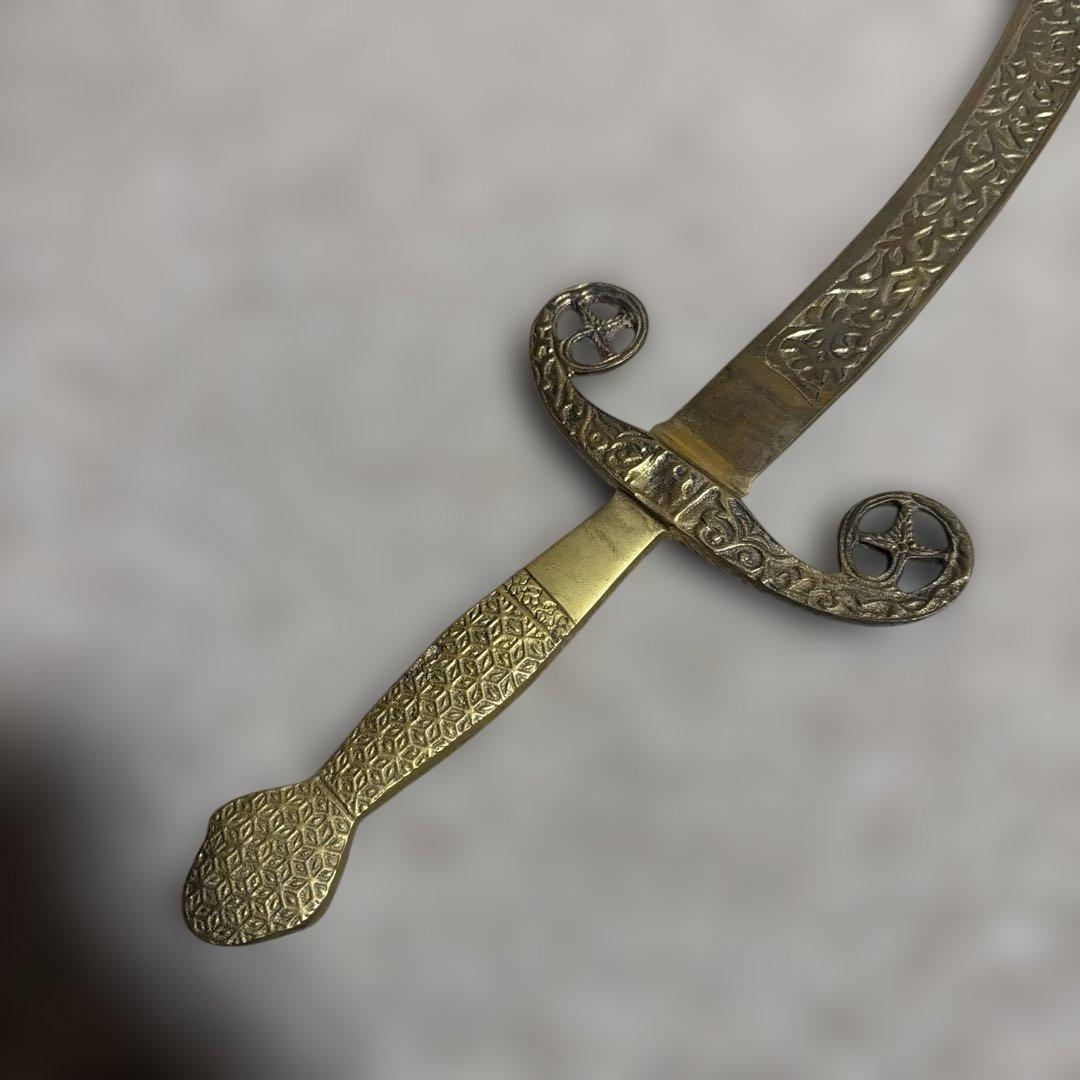 装飾的な模様の曲刀