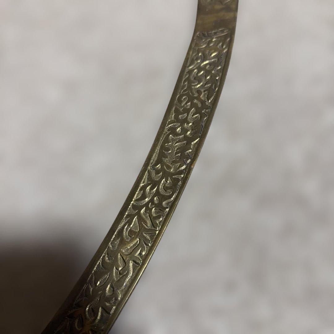 装飾的な模様の曲刀