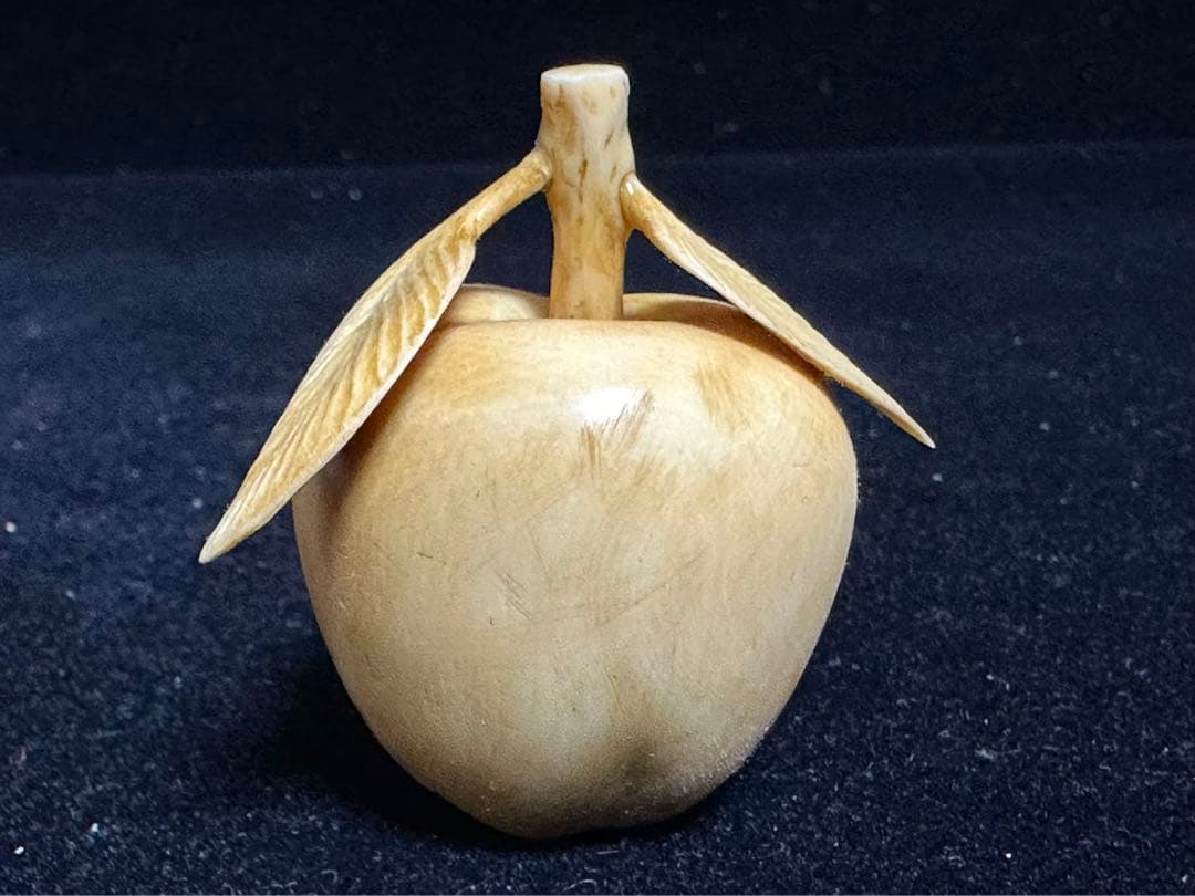 極上　置物　根付　天然素材　彫刻 　細密細工　骨董　アンティーク