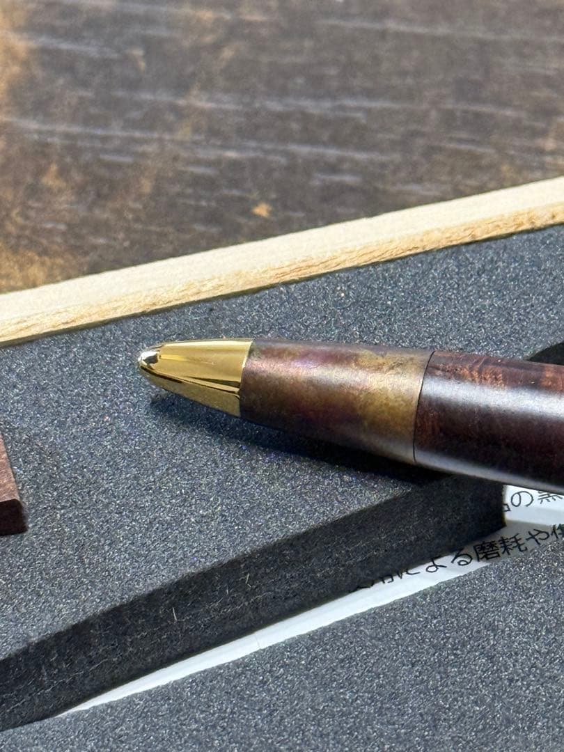 野原工芸　ホンジュラスローズ瘤　斑紋孔雀色金具