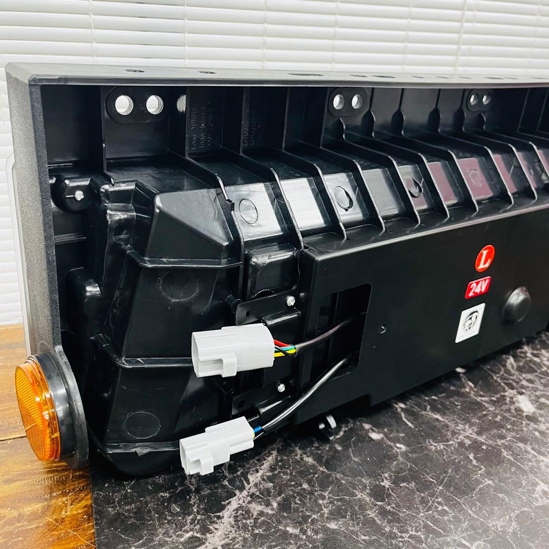 K2341【トラック24V用】ランボルギーニ風 テールレンズ