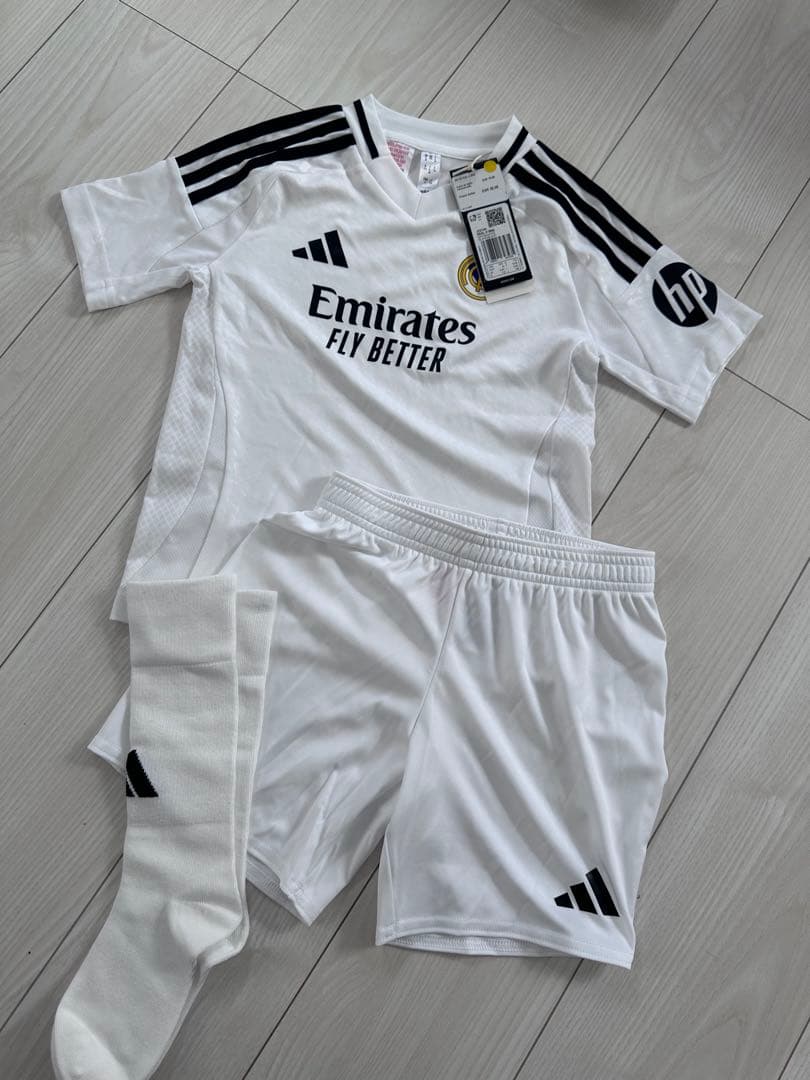 【現地スペインにて購入】キッズレアル・マドリード ユニフォームセット　90cm