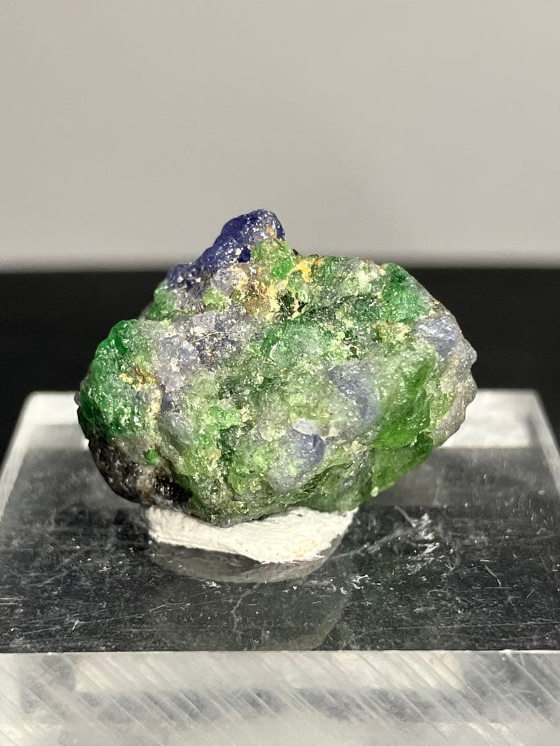 【希産！】タンザナイトon ツァボライトガーネット 共生 Tanzania 産