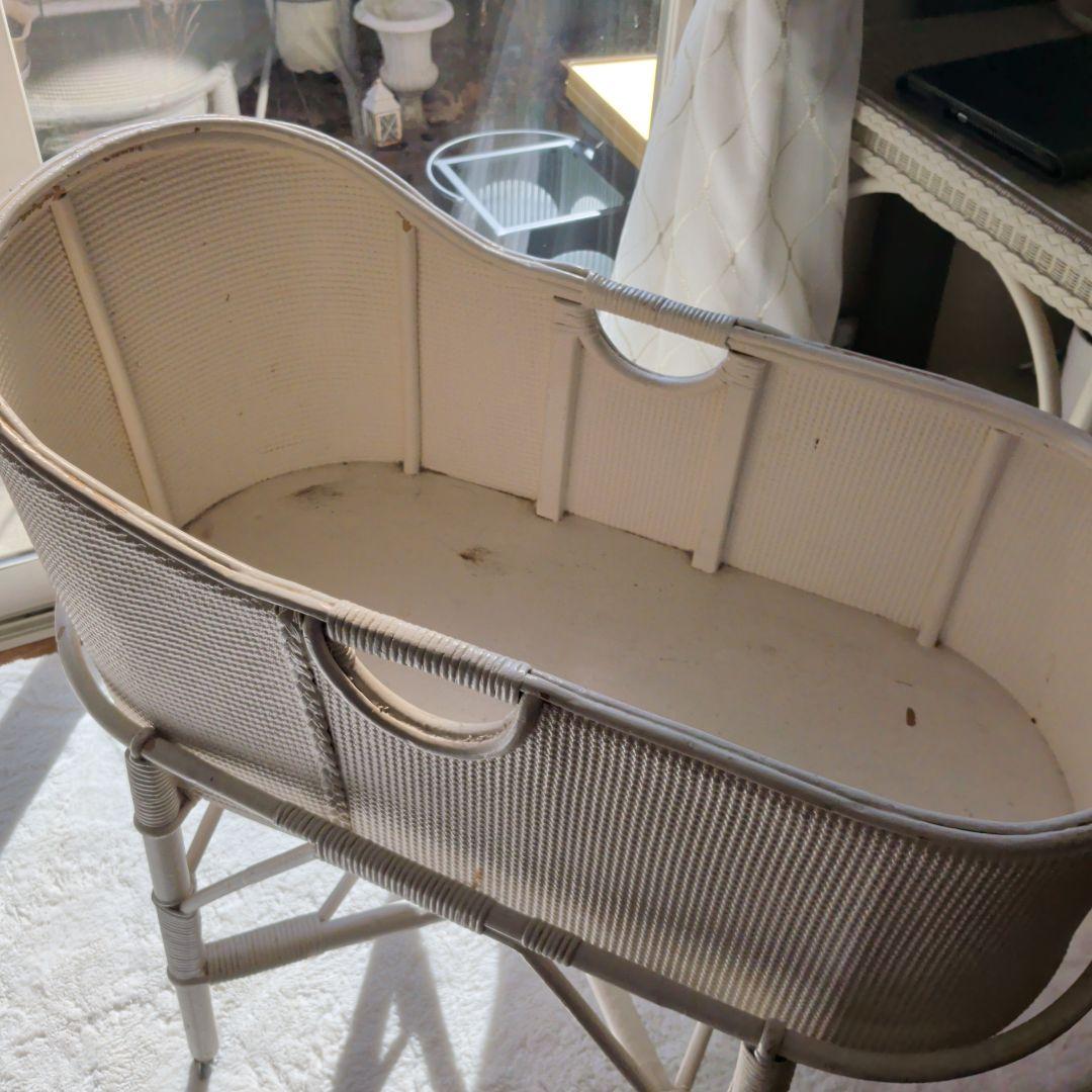 アンティーク　ベビーバスケット ホワイト　シャビーシック