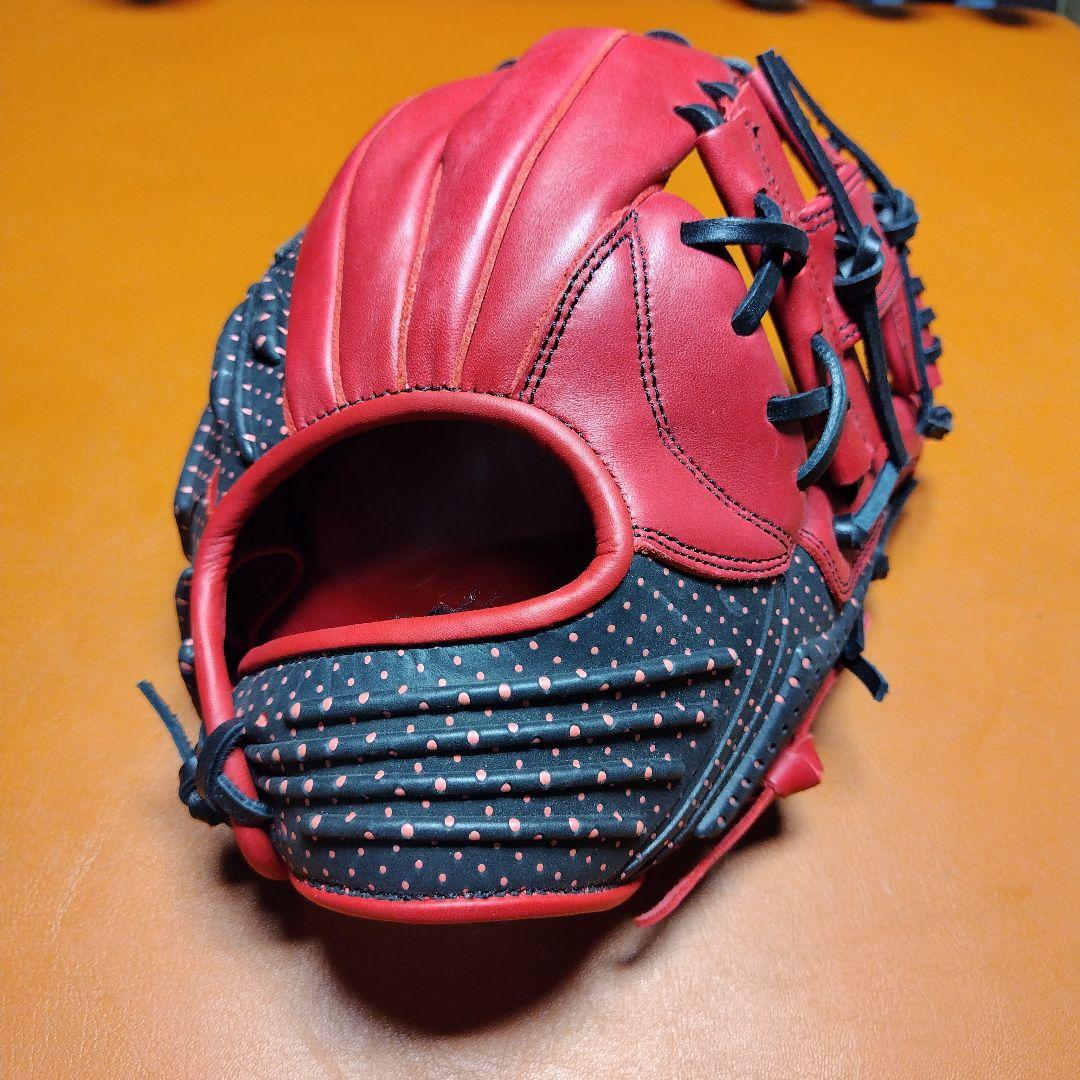軟式野球グローブ 赤と黒