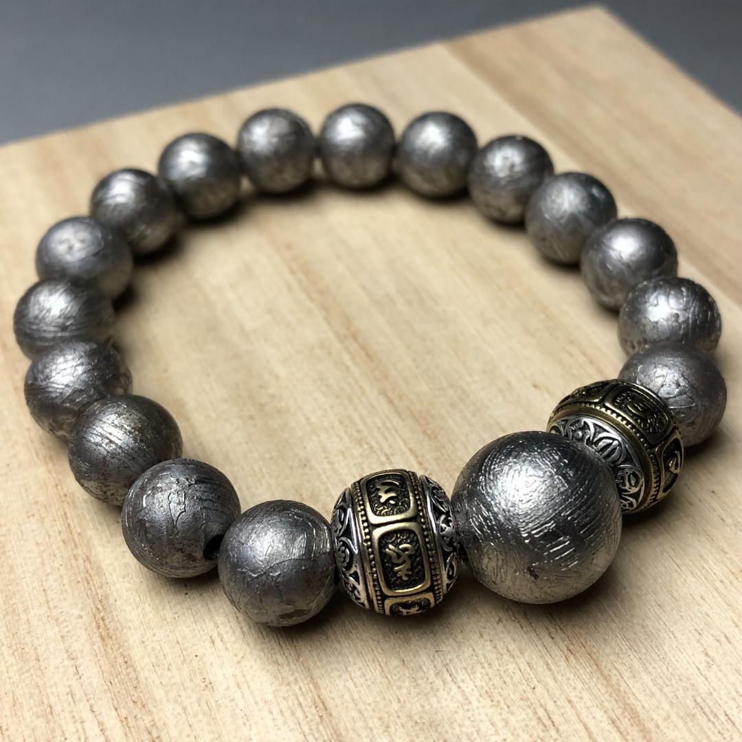 隕石 鉄隕石　アルタイ隕石　ムオニオナルスタ隕石 ブレスレット　重さ77ｇ