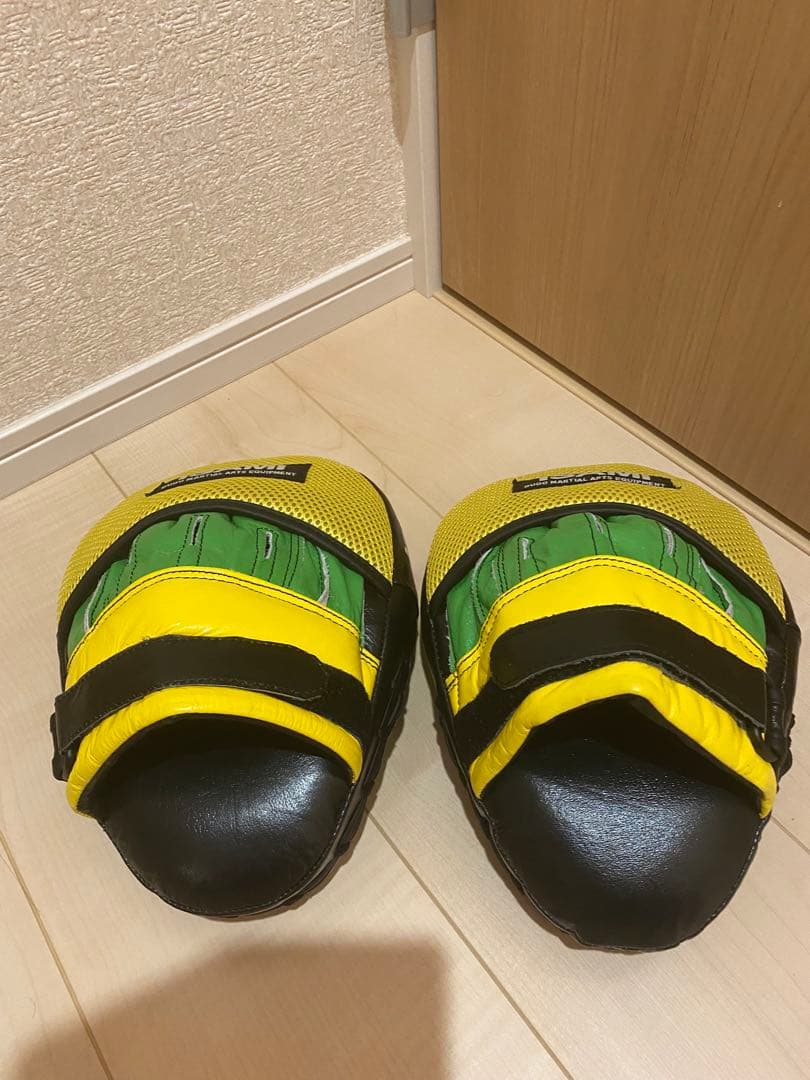 パンチングミット