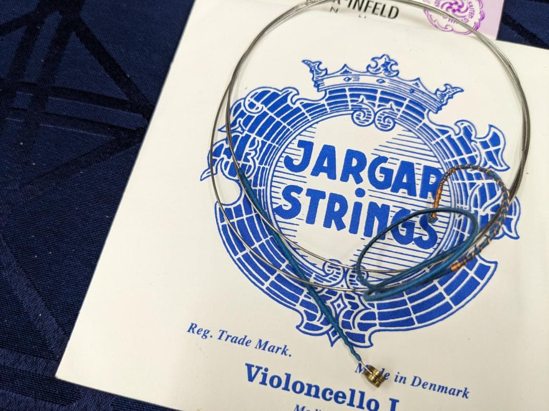 チェロ弦　計11本　ヘリコア、ヤーガー、スピロコア等