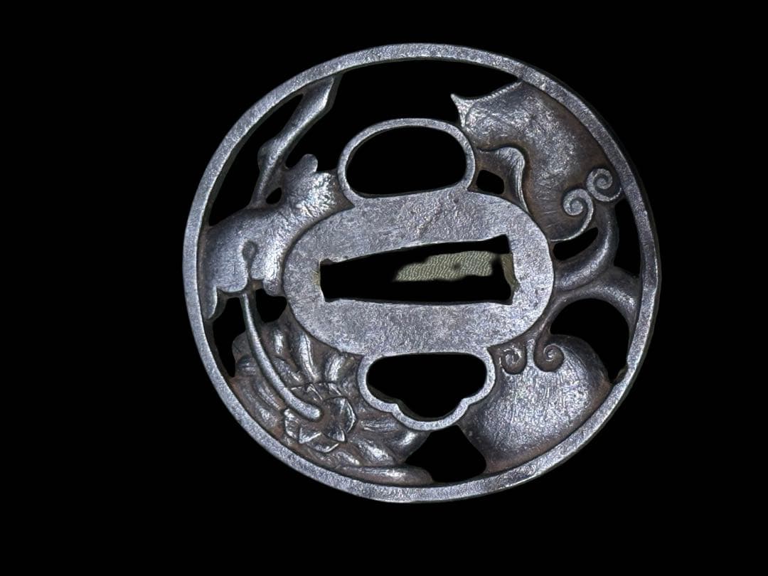 鉄製 鍔 花と葉のデザイン