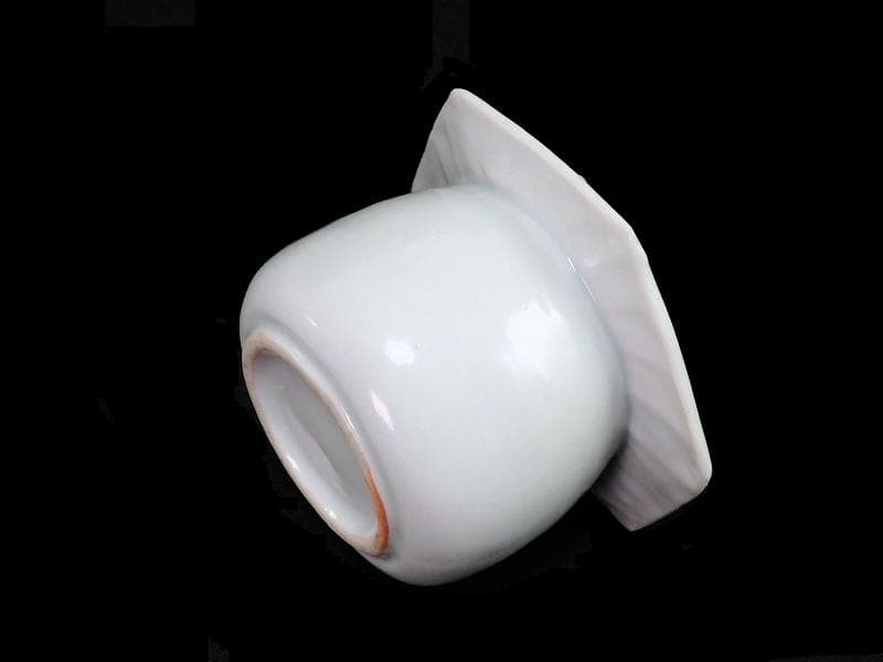 古伊万里　白磁　壺型　陽刻　梅花の図　六角　盃台　D193AS-CGn