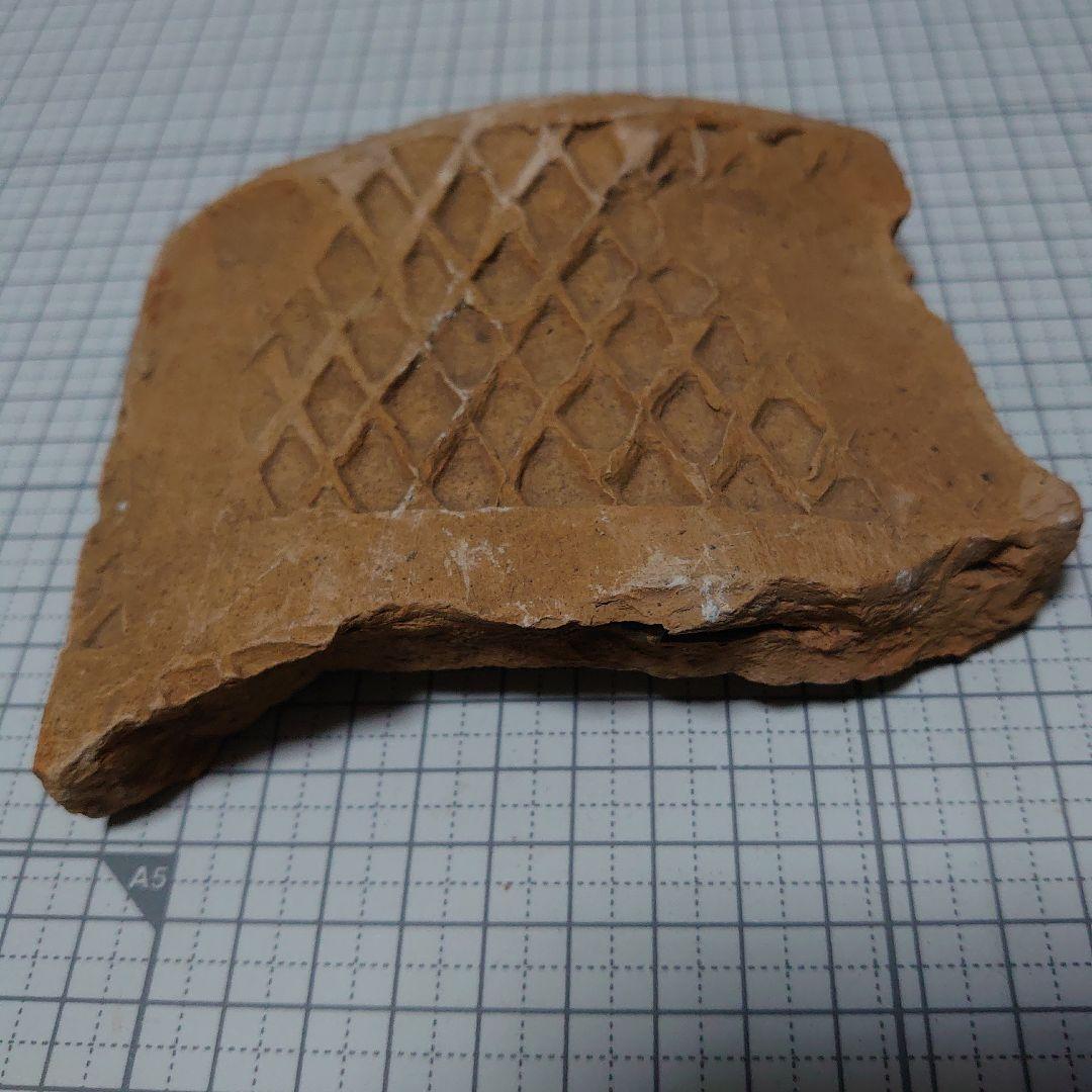 もしかすると貴重な、古い瓦の破片