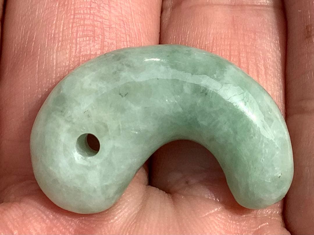 お試し安価卸し‼️業者様もご遠慮なく　糸魚川翡翠勾玉本物ジェダイト　機械鑑定書取得