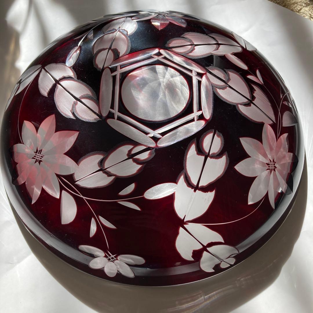 アンティーク赤色切子ガラス花模様