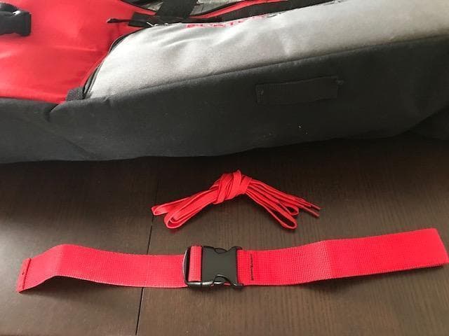 背中に背負うタイプではなく、ウィールで転がしながら全装備を携行できるバッグ