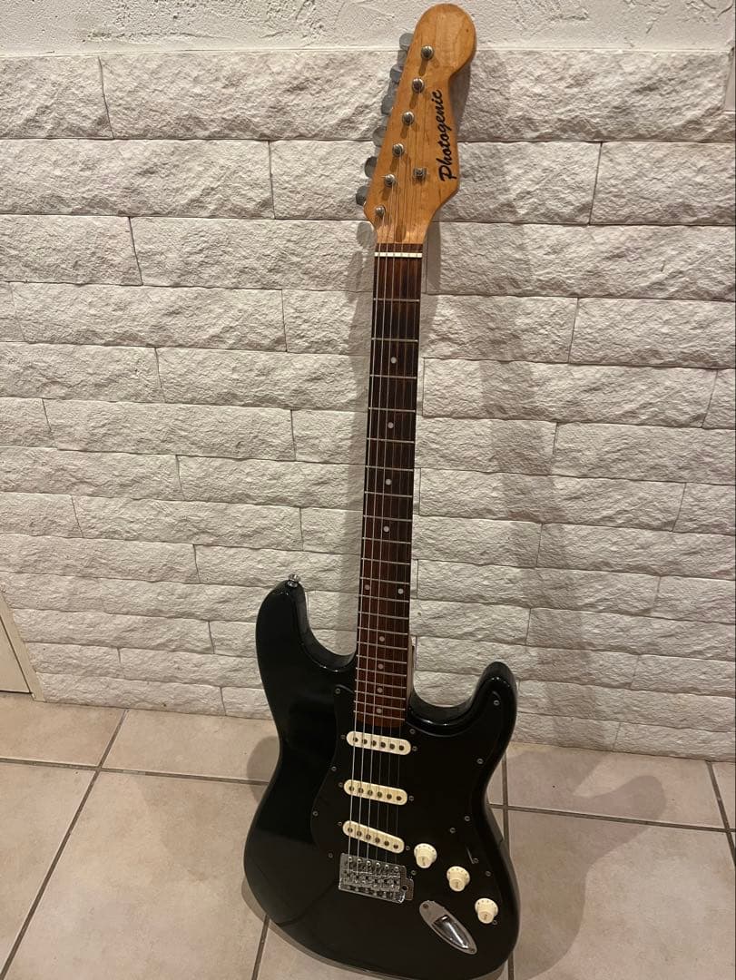 Photogenic ブラックエレキギター　ストラトキャスター　ケース付きです