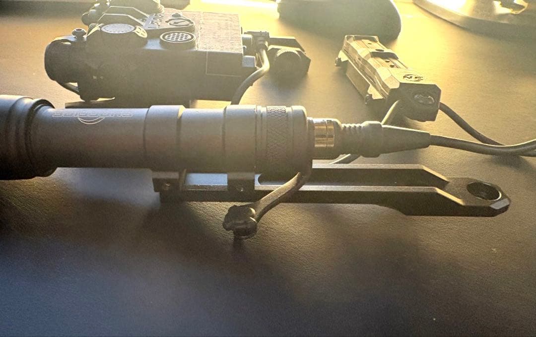 DBAL A2 レーザーサイト　シュアファイアフラッシュライト