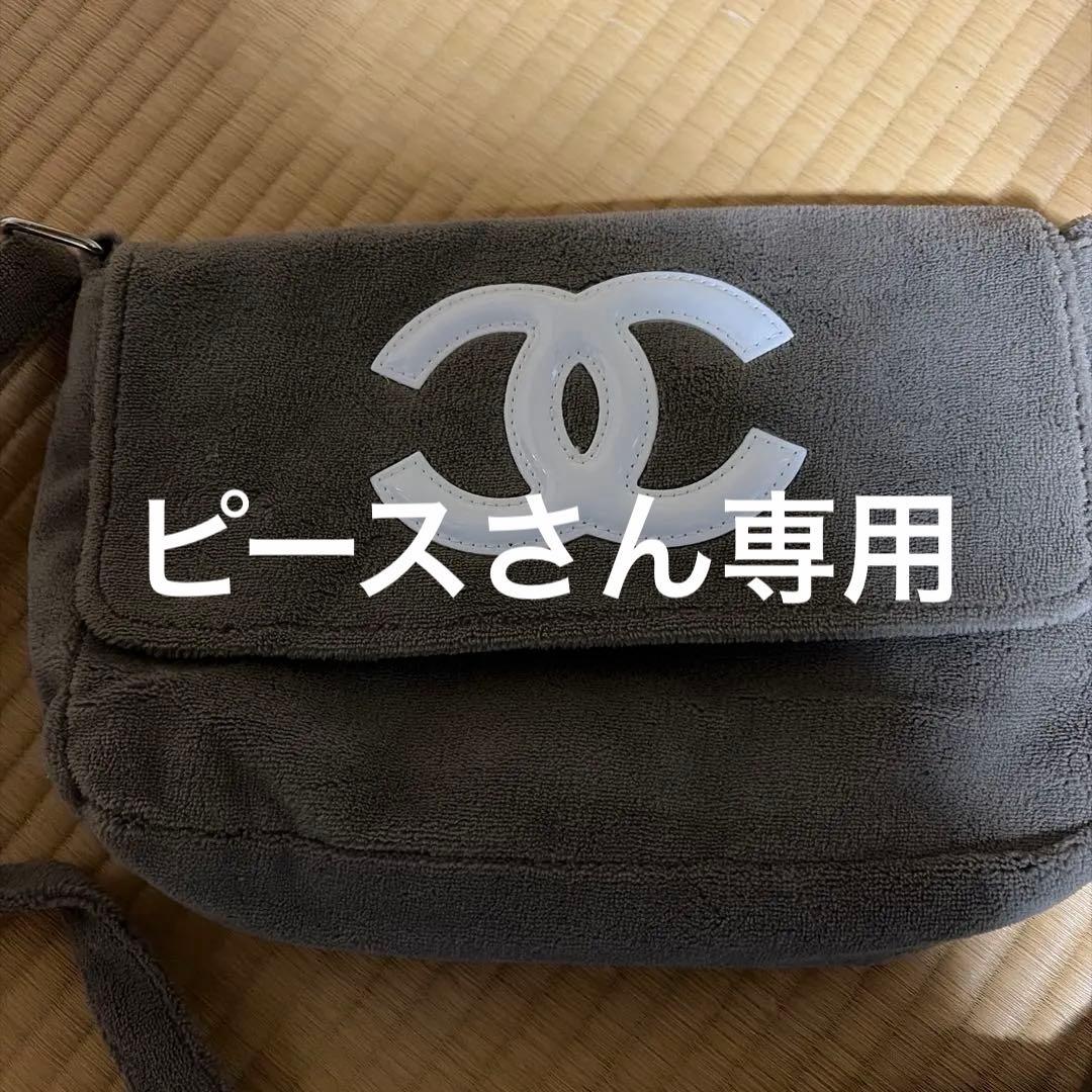 CHANEL グレー ロゴ バッグ