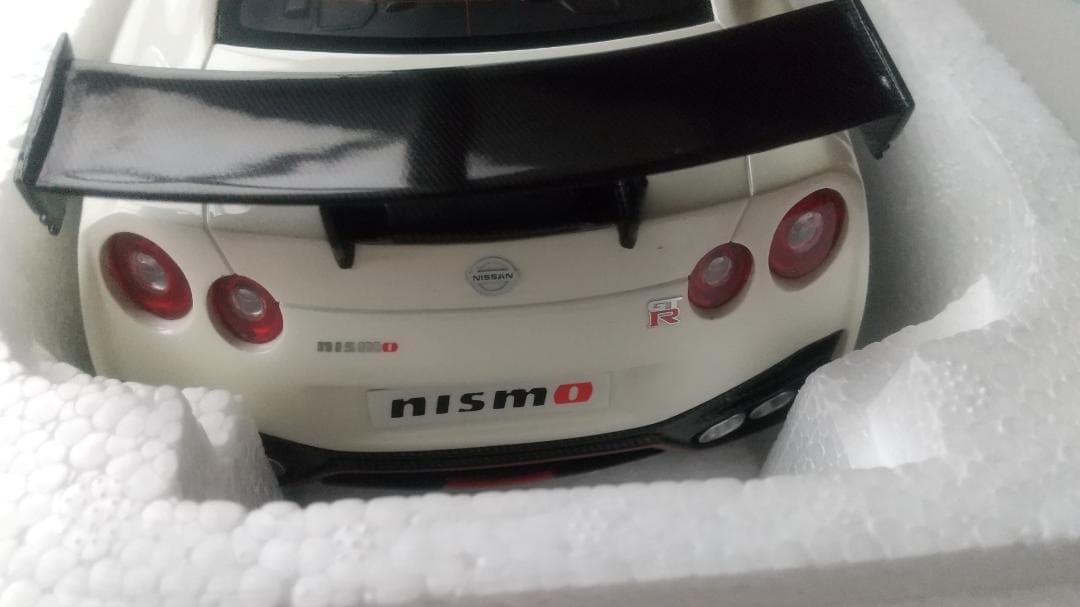 やまちゃん専用　1/18 GT094 GT-R Nismo White ミニカー