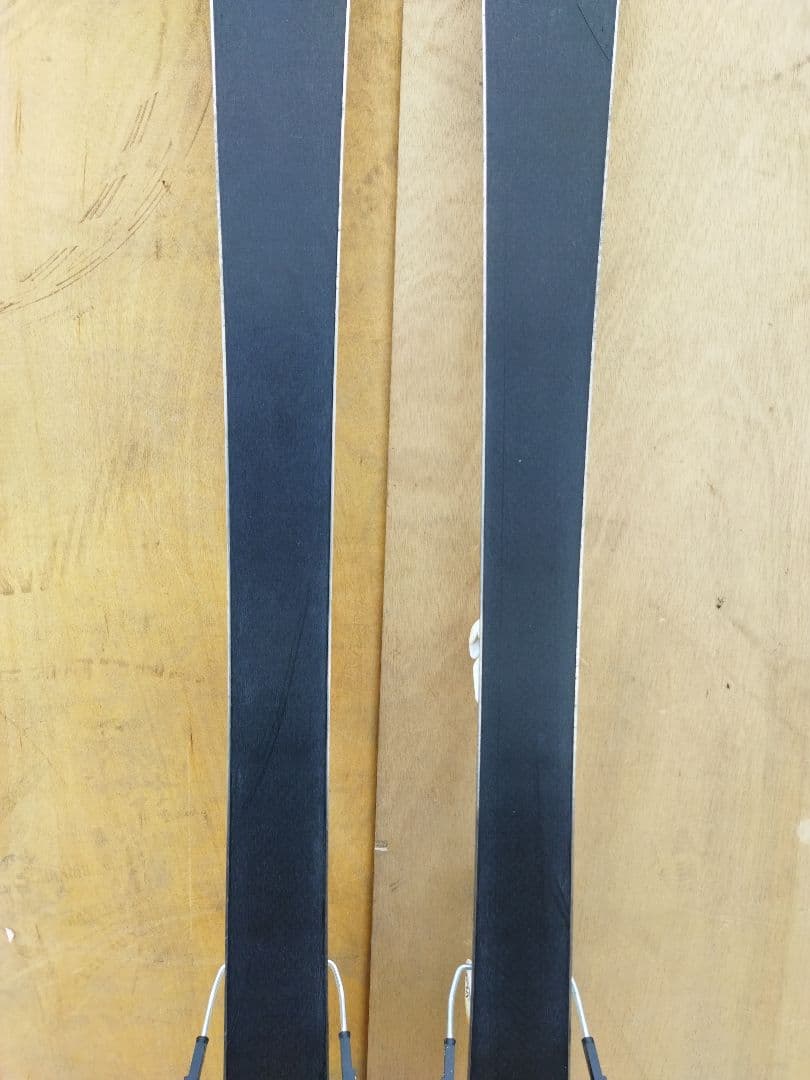 GLOSSY COSMIC SURF スキー板　156 バインディング付き