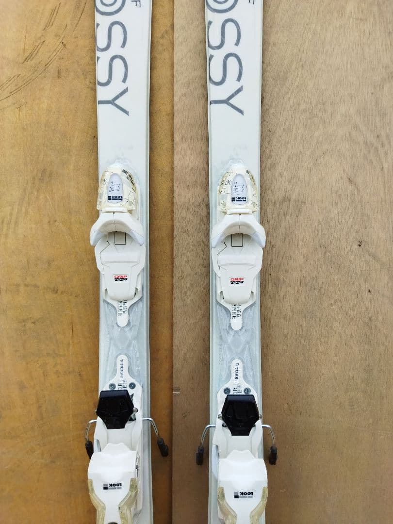 GLOSSY COSMIC SURF スキー板　156 バインディング付き
