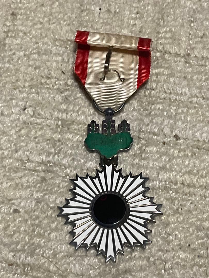 本物／勲四等旭日小授章。【昭和レトロ　美品　】。