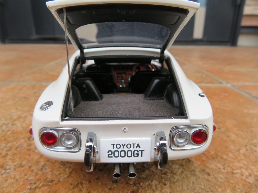 オートアート　1/18　トヨタ2000GT