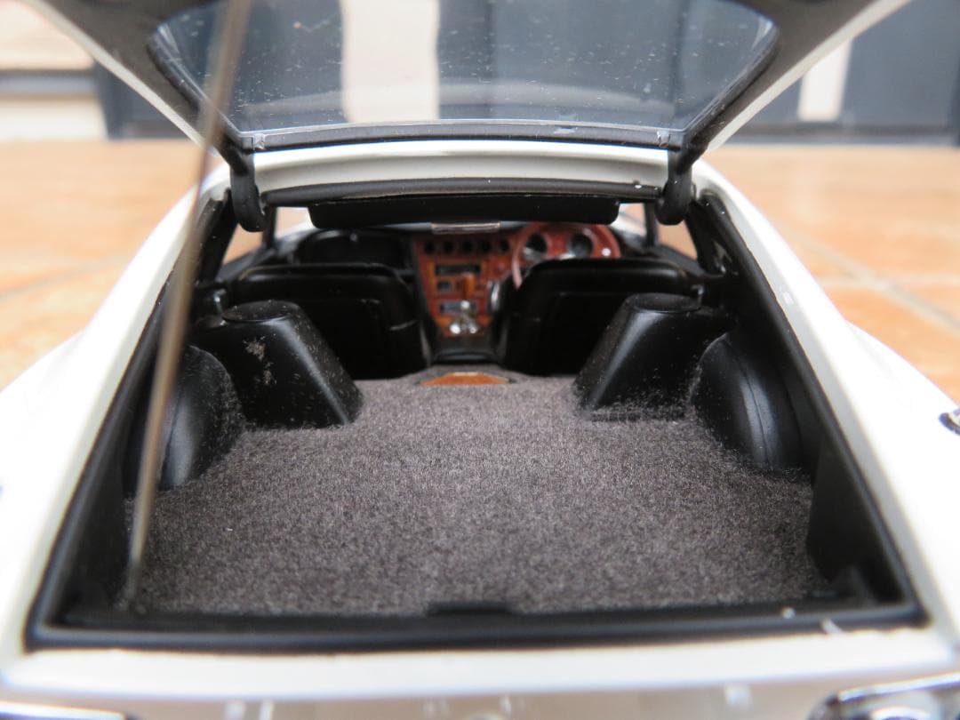 オートアート　1/18　トヨタ2000GT