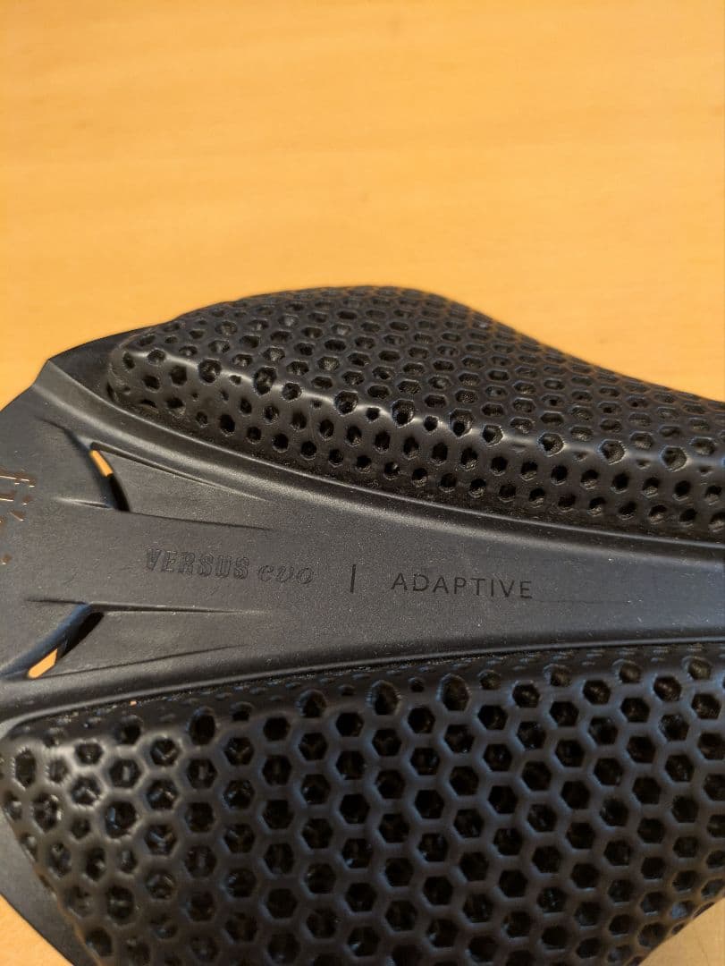 フィジーク VERSUS EVO ANTARES R3 ADAPTIVE