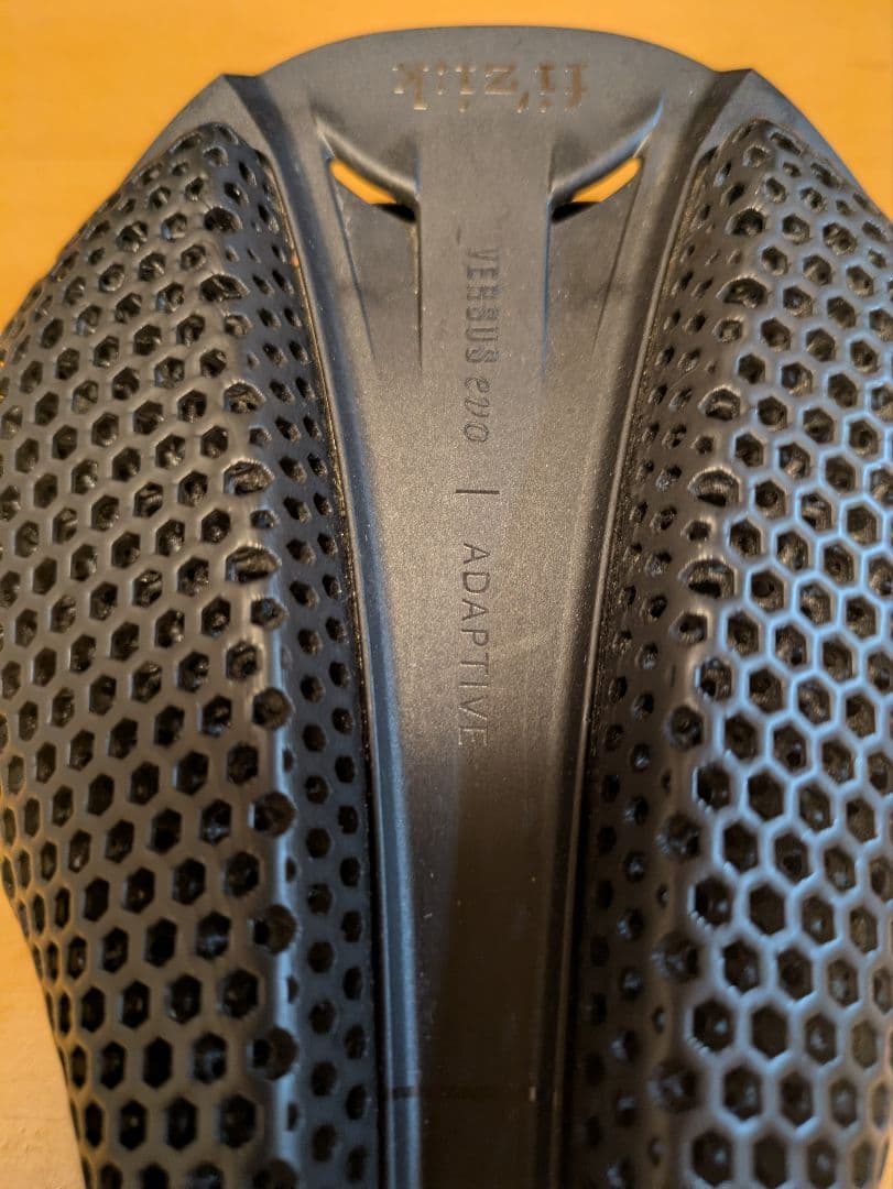 フィジーク VERSUS EVO ANTARES R3 ADAPTIVE