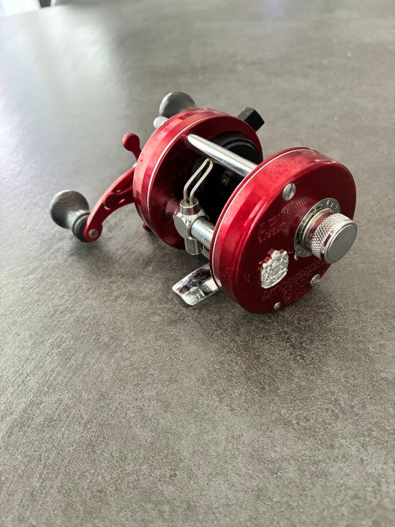 ABU 2500C 赤 リール 070007 アブ アンバサダー