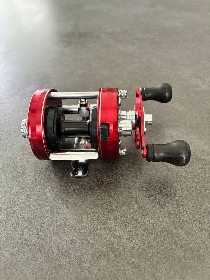 ABU 2500C 赤 リール 070007 アブ アンバサダー