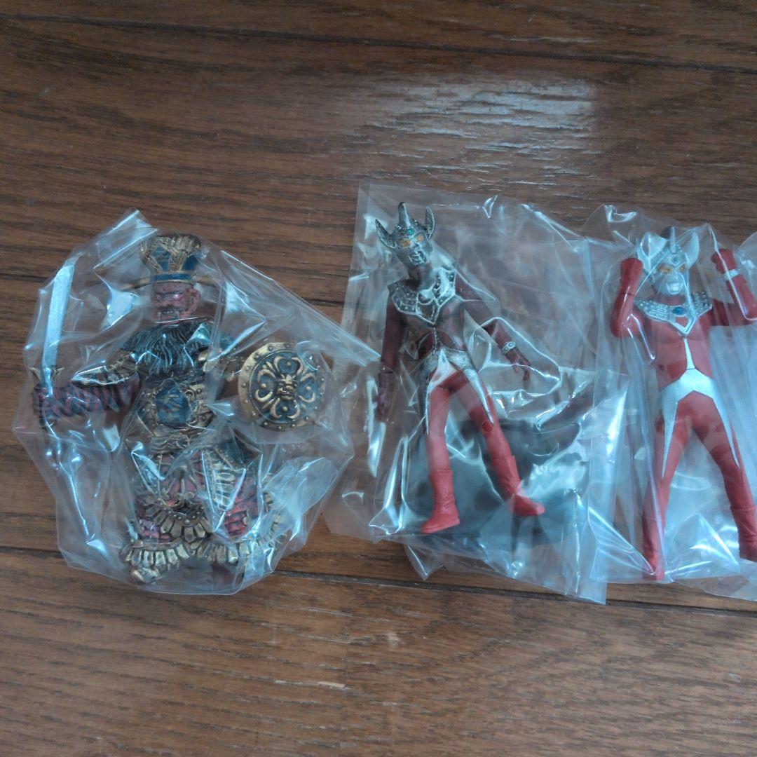 d*2様 HG 原色　ウルトラ怪獣大百科　大ピンチ＆大チャンスver