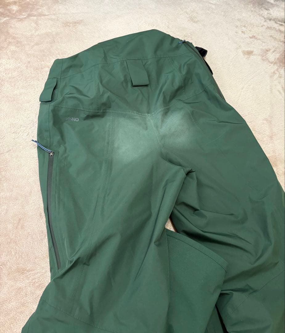 パタゴニア　パウダータウン　ビブ　ウィメンズ　お尻に擦れあり