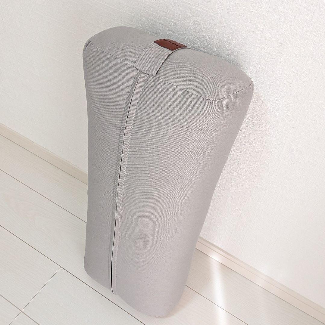 【極美品】ヨガ ボルスター クッション ライトグレー 新品 プロップス 補助