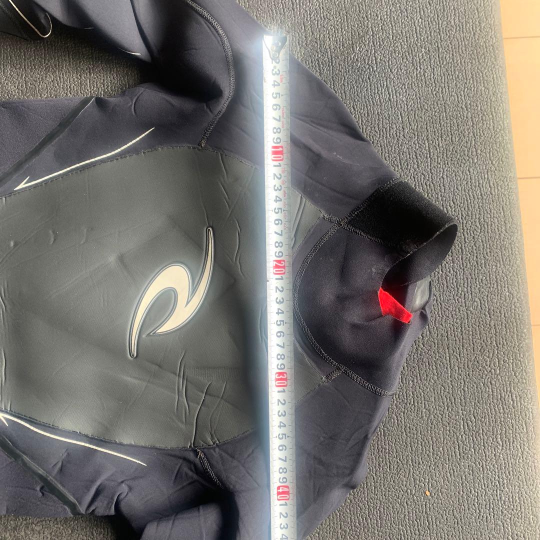 二点Ripcurl 2mm ￼ウェットスーツ