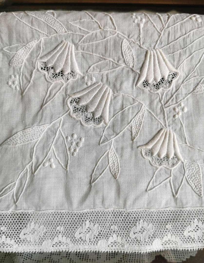 アンティーク 蛍袋 野の花エンブロイダリー 縦長ランナー ノルマンディーレース風