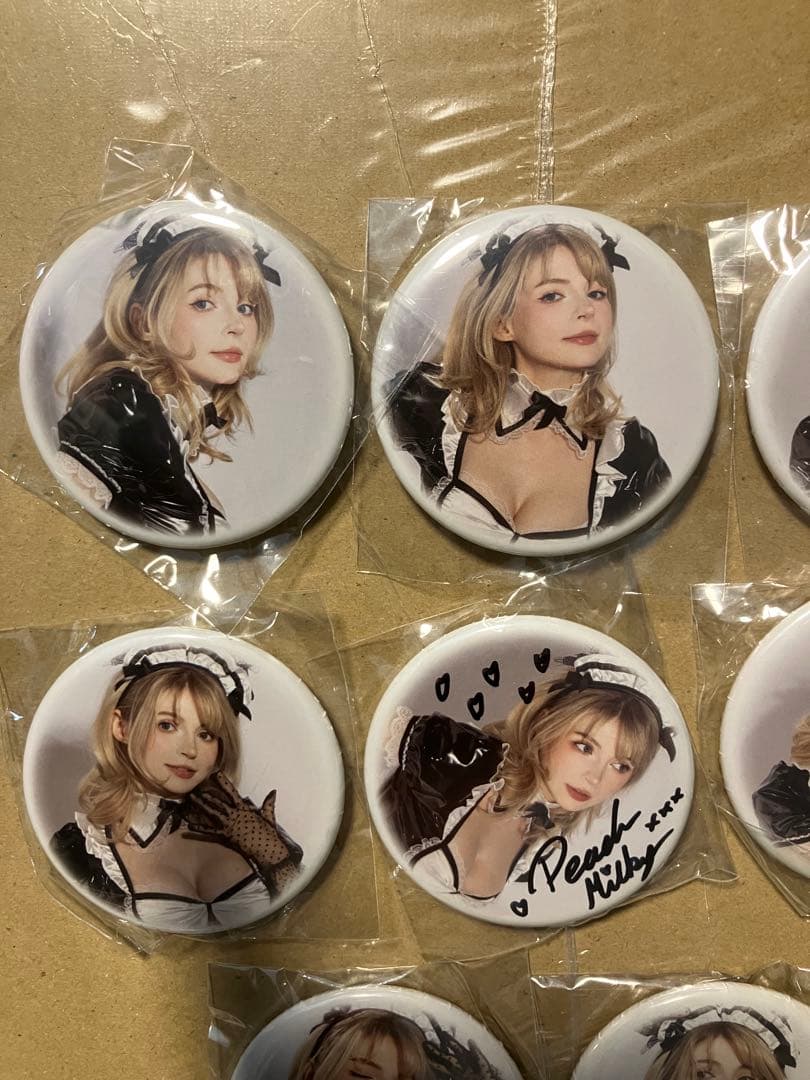 ソフィー　Sophie S コスプレ　直筆サイン缶バッジ PeachMilky