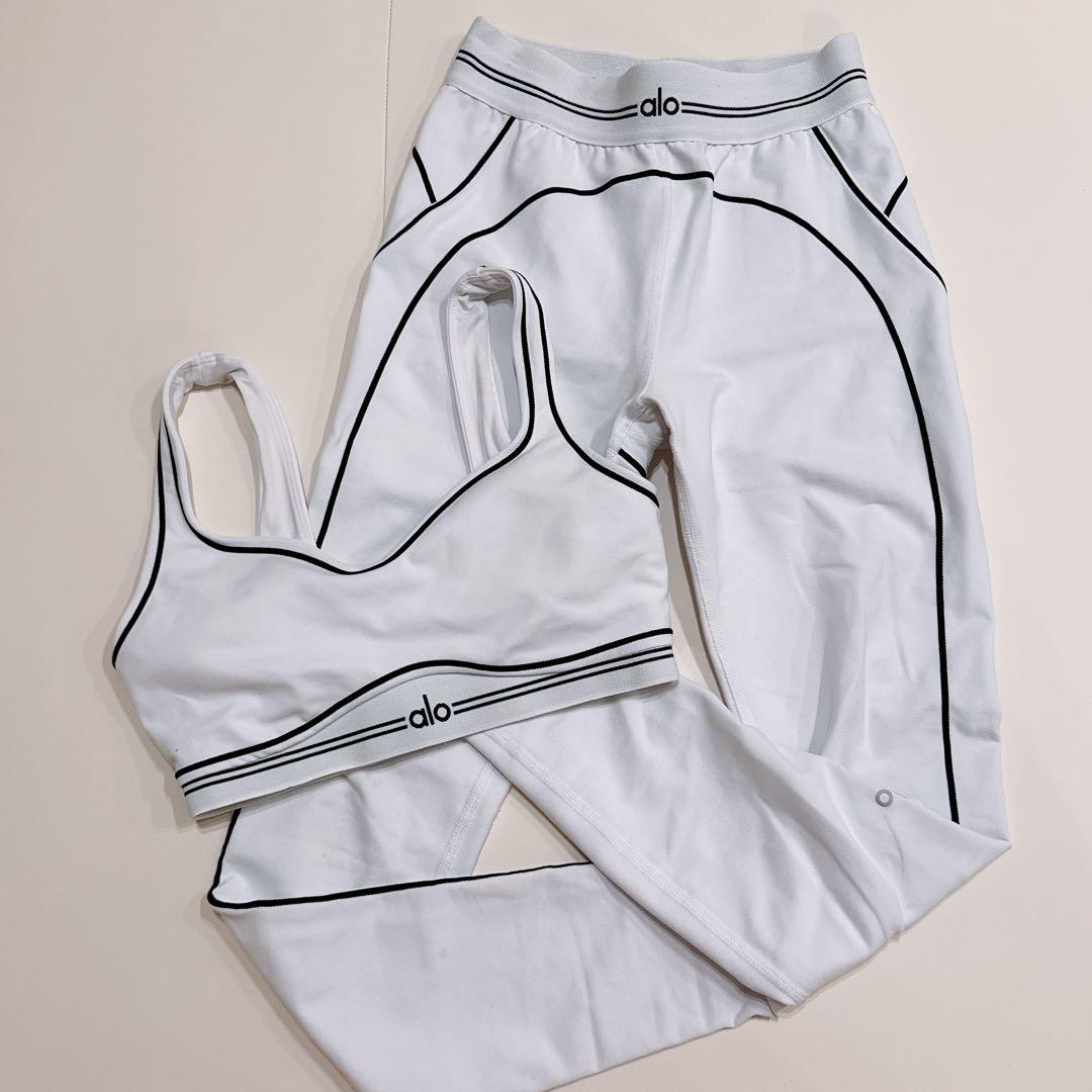 【1度着用のみ/美品】alo アロヨガ ホワイト ブラックラインヨガウエア