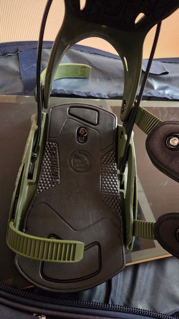 FLOWスノーボード ビンディング ケース付き