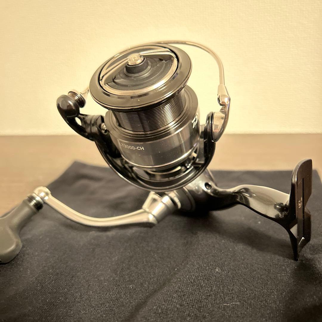 美品 24セルテート LT3000-CH ダイワ　スピニングリール