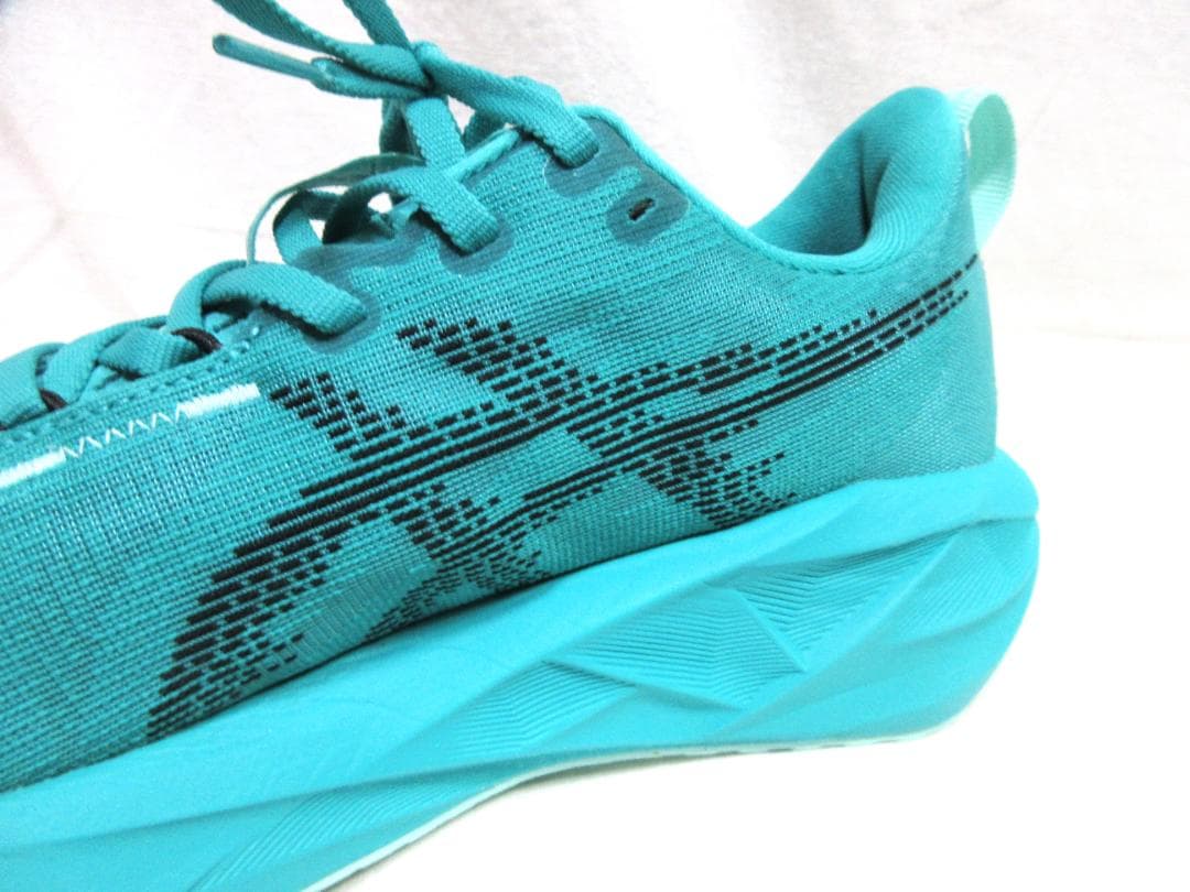 アシックス NOVA BLAST ノヴァブラスト　ランニングシューズ