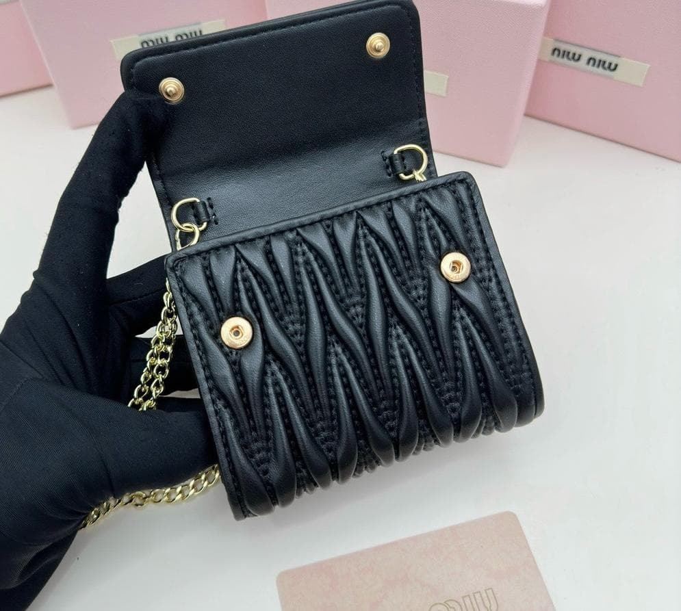 チェーン付きコンパクト財布 箱・保存袋付き 特価