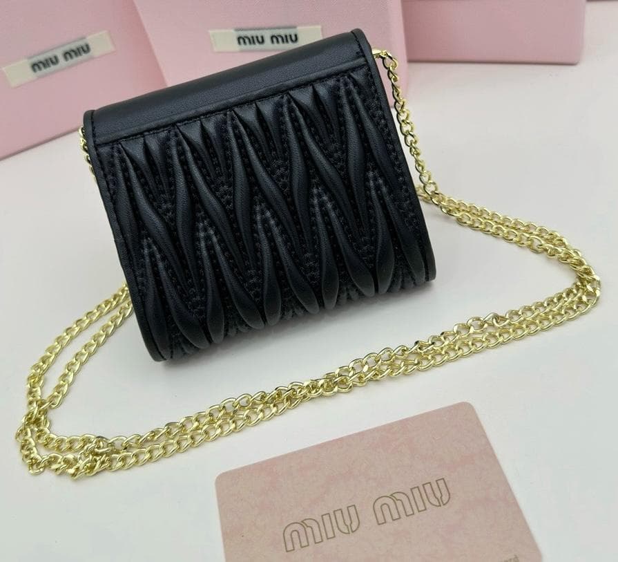 チェーン付きコンパクト財布 箱・保存袋付き 特価