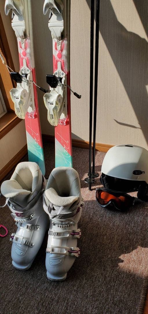 女性用スキー靴・スキー板・ビンディング・ヘルメット・ゴーグルセット