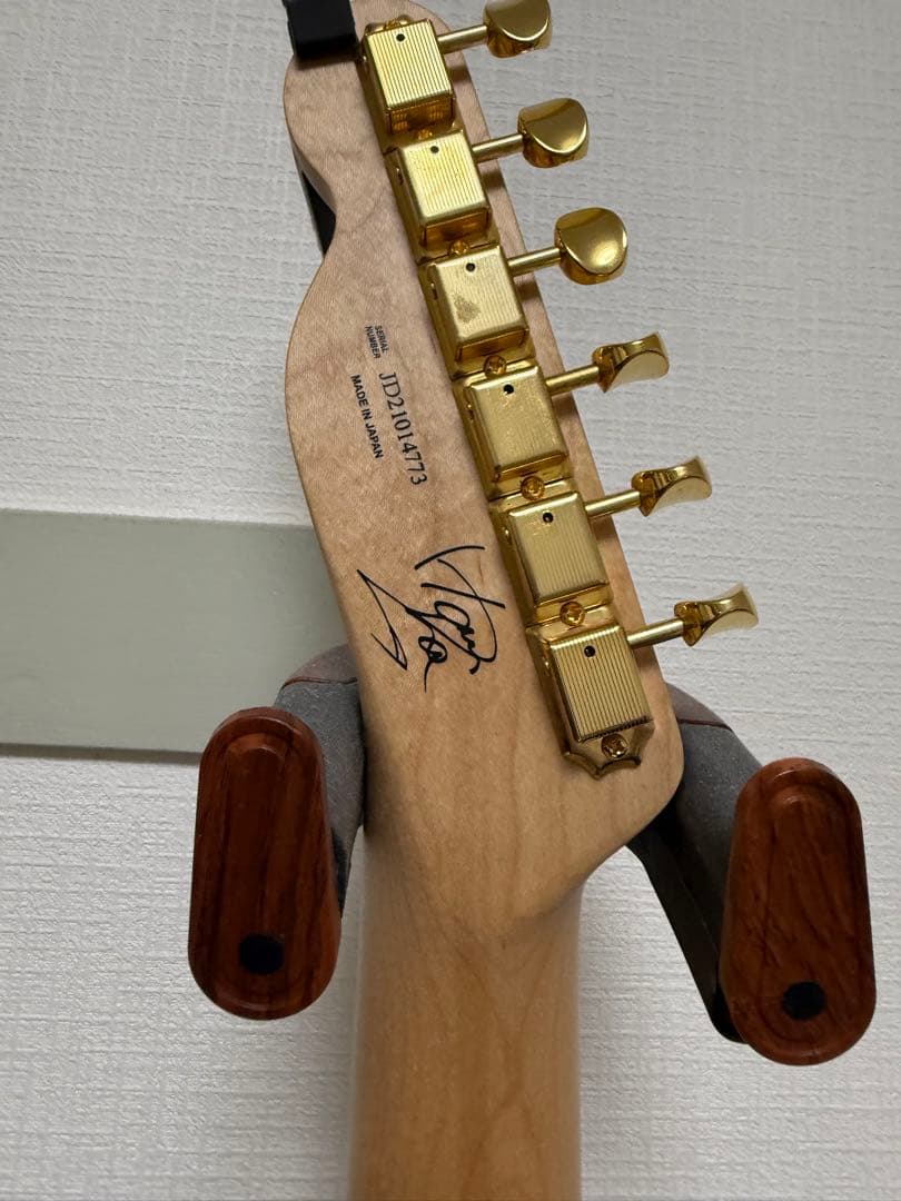 Fender テレキャスター SCANDAL HARUNAモデル