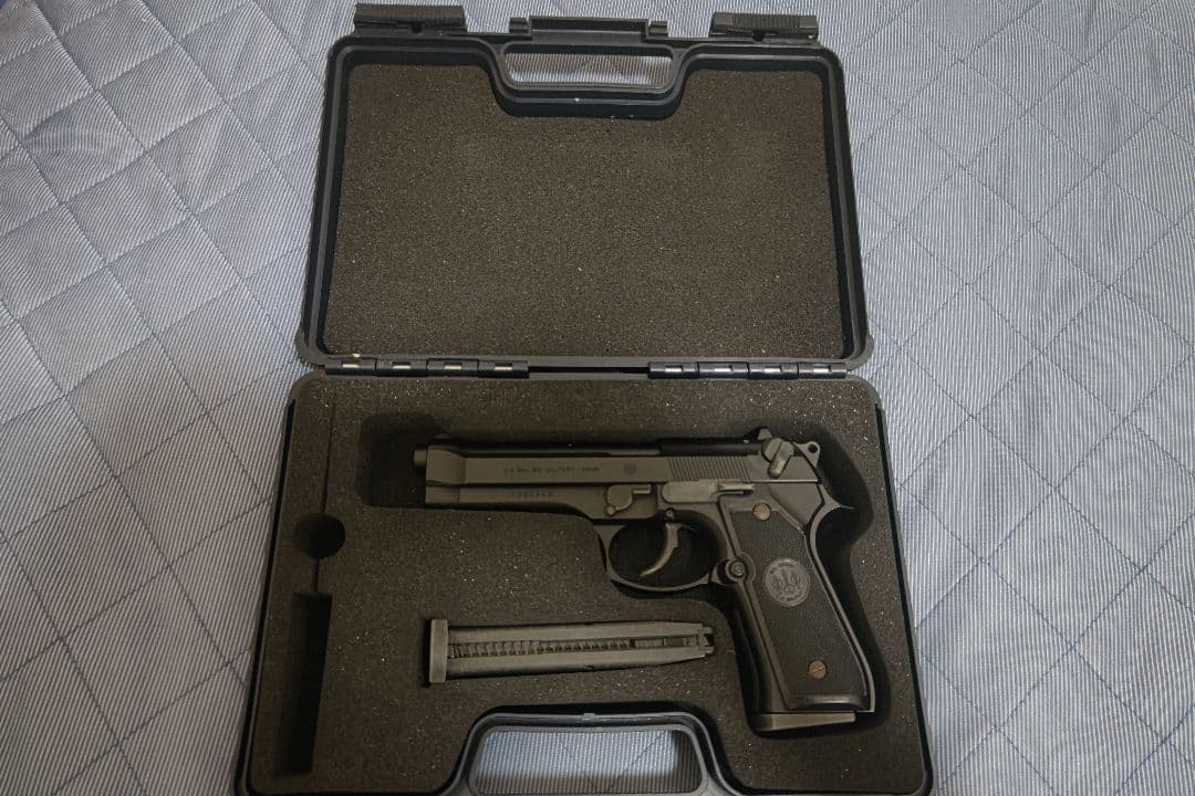 東京マルイベレッタ m92F ガスガン 専用ケース付き