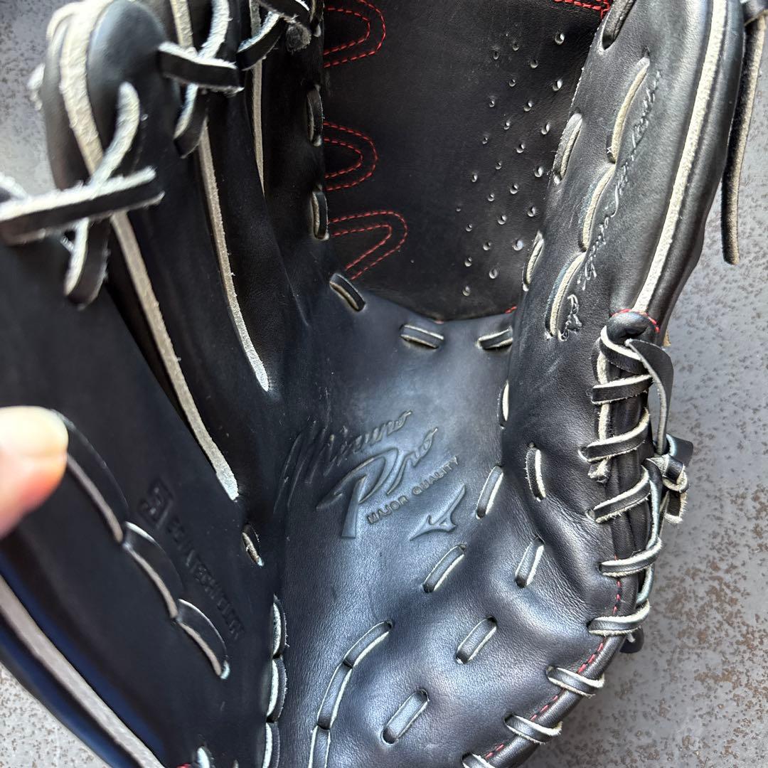 Mizuno Pro 軟式グローブ 黒/赤　左手用