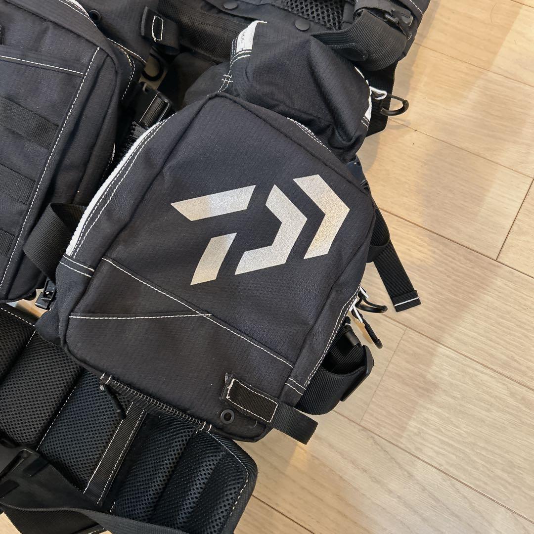 【美品】ダイワ ベンチクールゲームベストIV DF-6109 ライフジャケット