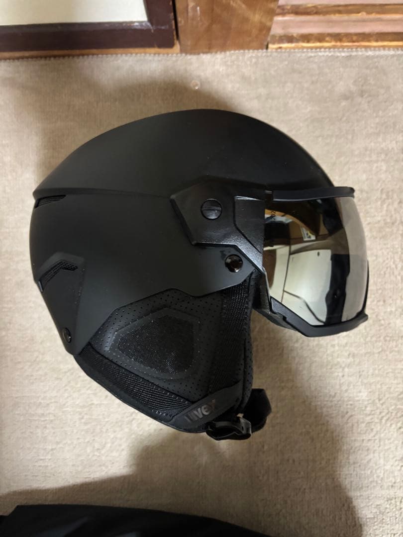 1*4様 UVEX マットブラック ヘルメット バイザー付き